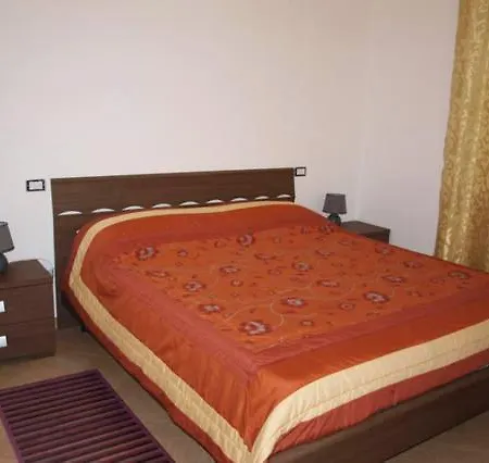 Tra Mare E Montagna Apartman *
